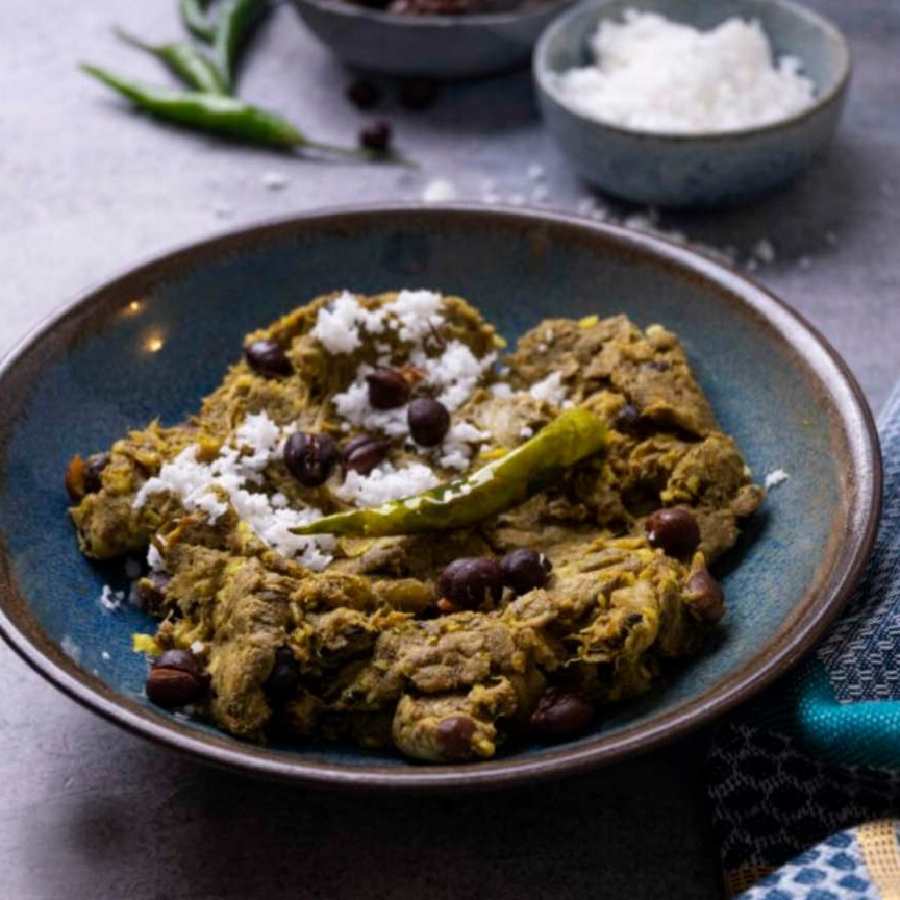 Recipe: বাড়িতে বানিয়ে নিন কচুর লতির ঘণ্ট