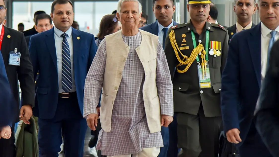 Foyez Ahmed military remarks:’সভ্য দেশের সেনাবাহিনী রাজনীতি করে না’:ইউনূসের পদত্যাগের জল্পনা উড়িয়ে দিলেন ঘনিষ্ঠ উপদেষ্টা!