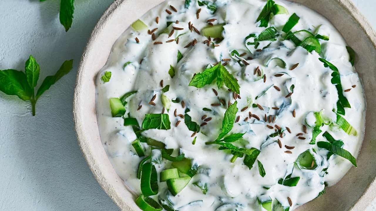 Summer Recipe: গরমে পেট ঠান্ডা রাখতে ভরসা হতে পারে গ্রিক ইয়োগার্ট রায়তা