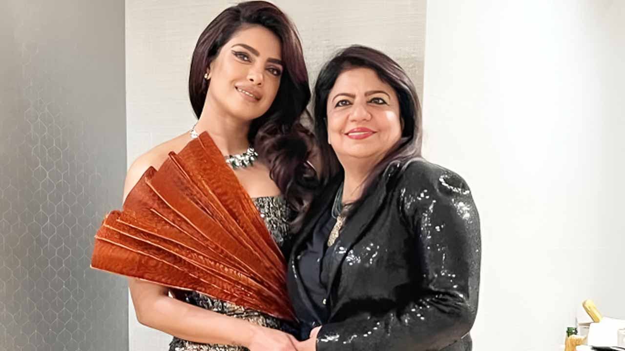 Madhu Chopra: শুধু বেশি জল খেলেই হবে না! গরমে শরীর সুস্থ রাখতে জলপানের ৩ জরুরি নিয়ম জানালেন প্রিয়ঙ্কার মা