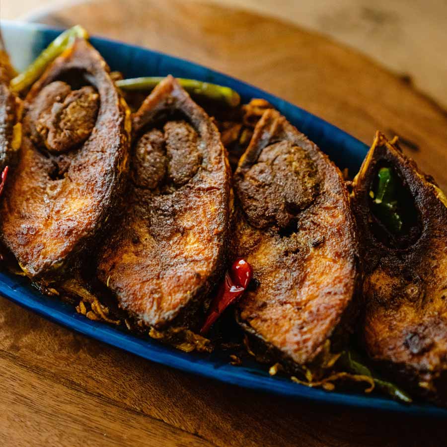 Recipe: স্বাদ বদলাতে বাড়িতে বানিয়ে নিন ইলিশের রোস্ট