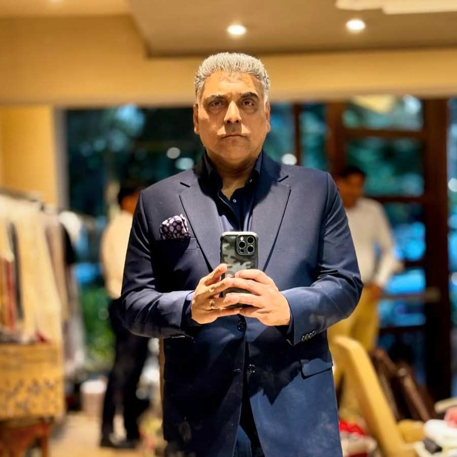 Ram Kapoor: পর্দায় আদর্শ স্বামী, বাস্তবে বিতর্কে ঘেরা জীবন! ৫৩-তে রাম কপূরের অন্য গল্প